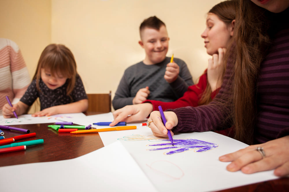 children-with-down-syndrome-drawing-and-having-fun (1)